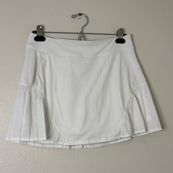 Under Armour Women White Golf Tucked Pleated Active Skort - Picture 9 of 10